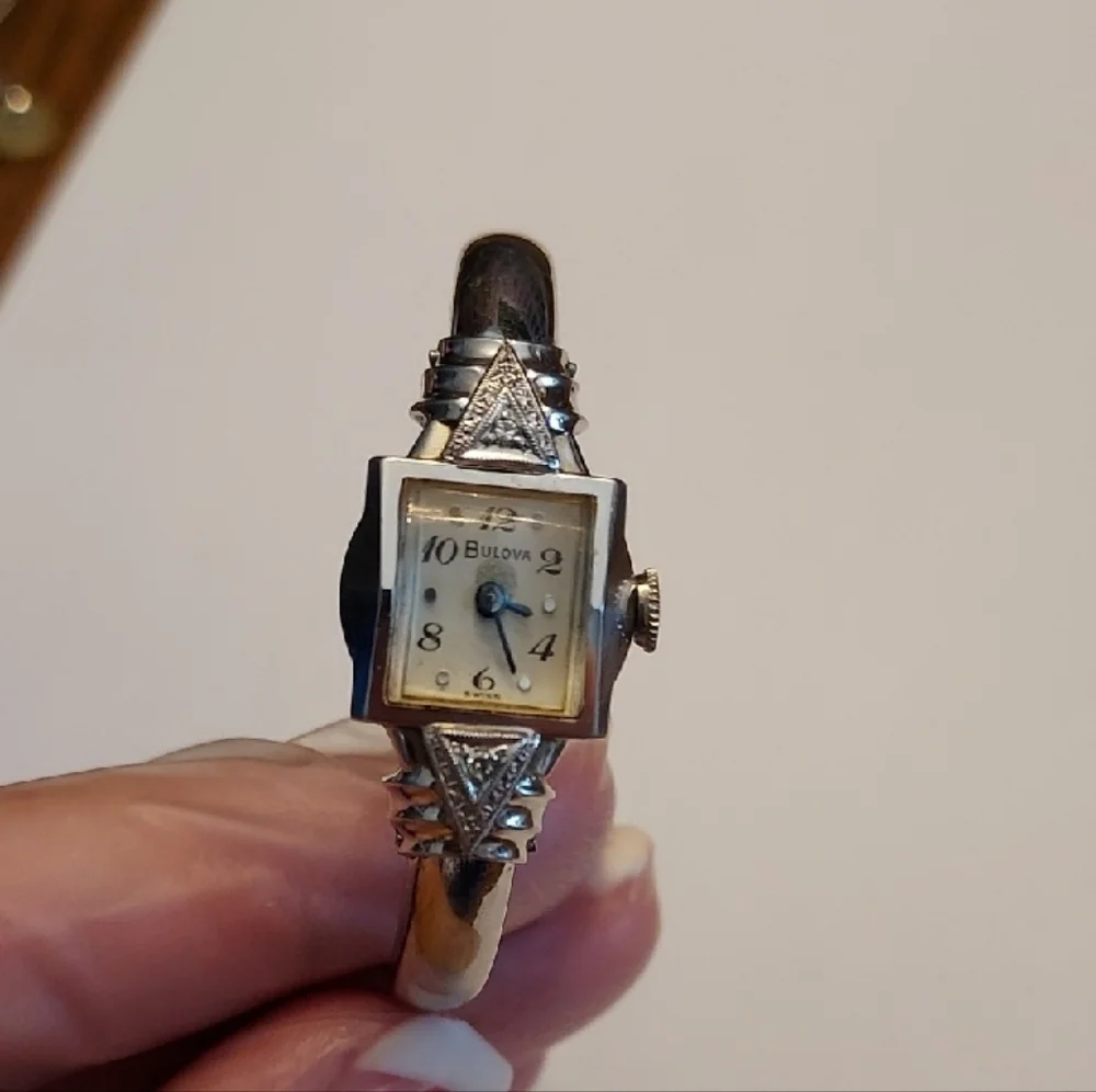 Bulova 10K Gold Filled W/ 17 Jewels Wearable Watch Bracelet